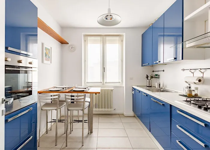 Leopardi 9, Bright Close To And Train Station Appartement Lecco