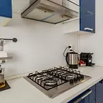 Leopardi 9, Bright Central Apartment - Lake Como & Station Nearby Διαμέρισμα Lecco