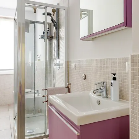 Apartamento Leopardi 9, Bright - & Station Nearby *