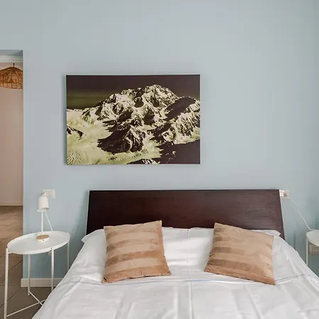 Leopardi 9, Bright Close To Lake&train Station Appartamento Lecco