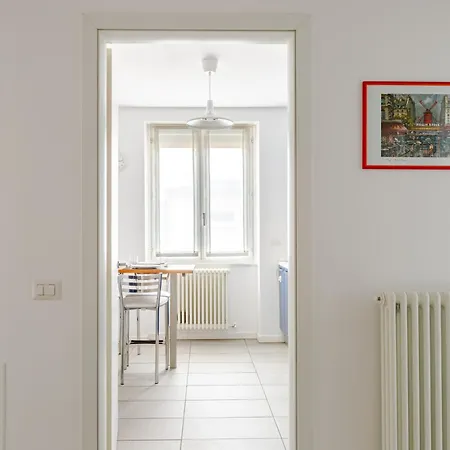 Appartamento Leopardi 9, Bright Close To Lake&train Station *