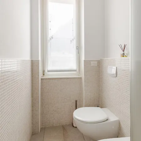 Apartment Leopardi 9, Bright Close To And Train Station *