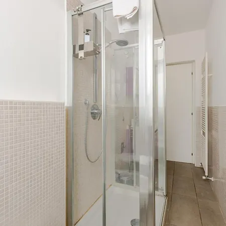 Leopardi 9, Bright - & Station Nearby Apartamento *