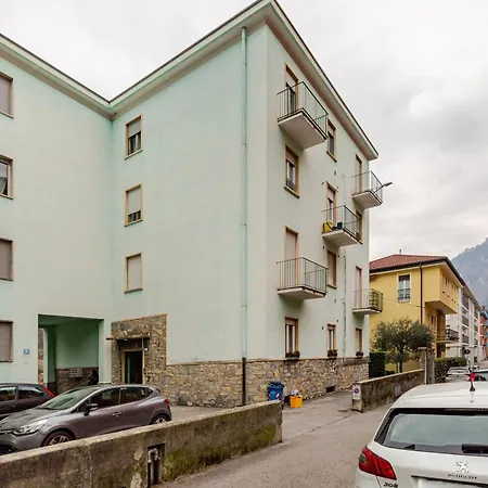 Apartamento Leopardi 9, Bright - & Station Nearby Lecco