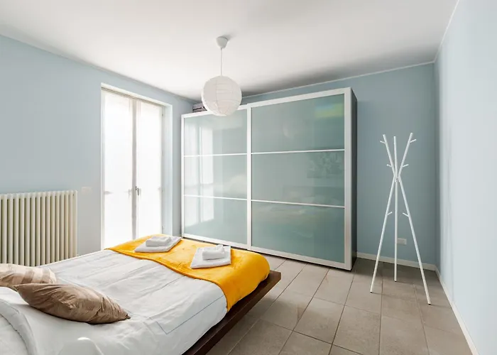 Appartamento Leopardi 9, Bright Close To Lake&train Station Lecco