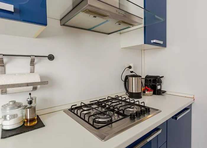 Leopardi 9, Bright Close To And Train Station Apartment Lecco