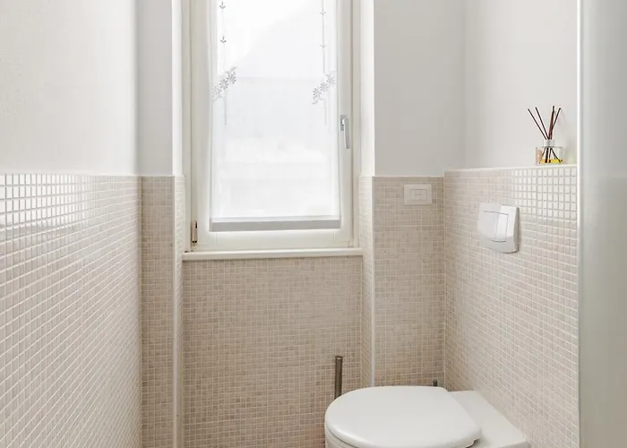 Appartamento Leopardi 9, Bright Close To Lake&train Station *