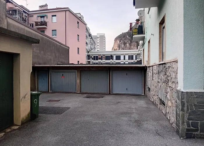 Apartment Leopardi 9, Bright Close To And Train Station *