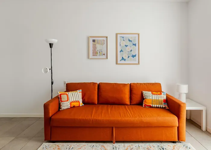 Leopardi 9, Bright Close To And Train Station Лекко