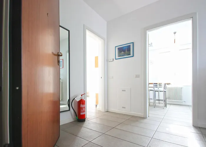 Leopardi 9, Bright Close To And Train Station Апартаменты Лекко