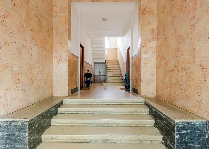 Leopardi 9, Bright Close To And Train Station Лекко